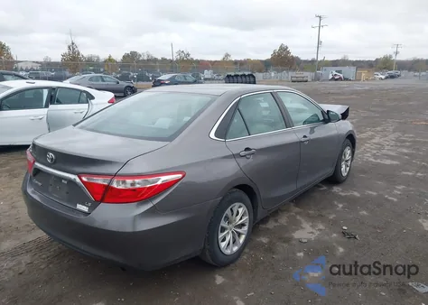 2017 Toyota Camry Le z USA, uszkodzony, nr VIN 4T1BF1FK5HU740858